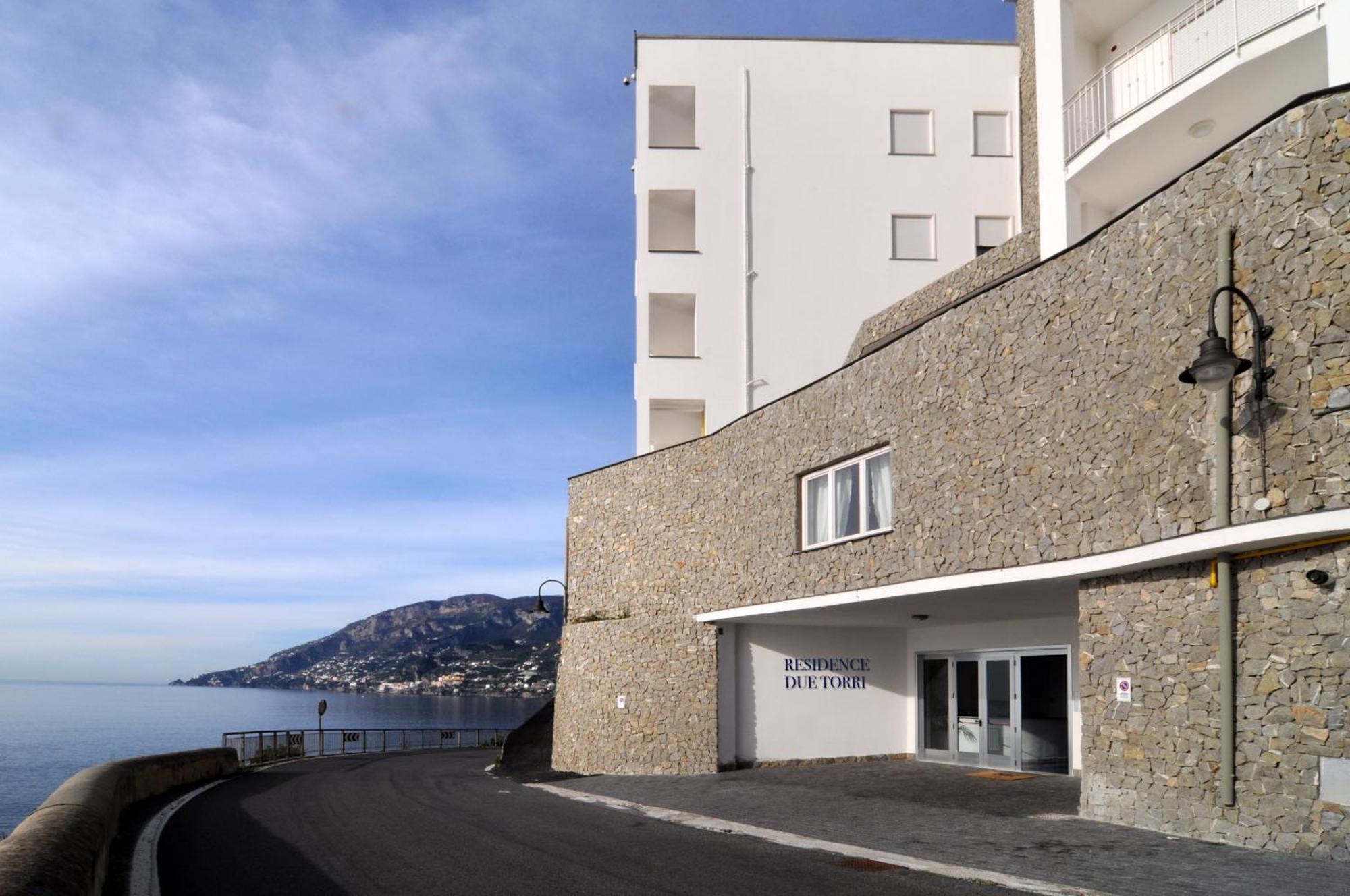 Residence Due Torri Майори Екстериор снимка