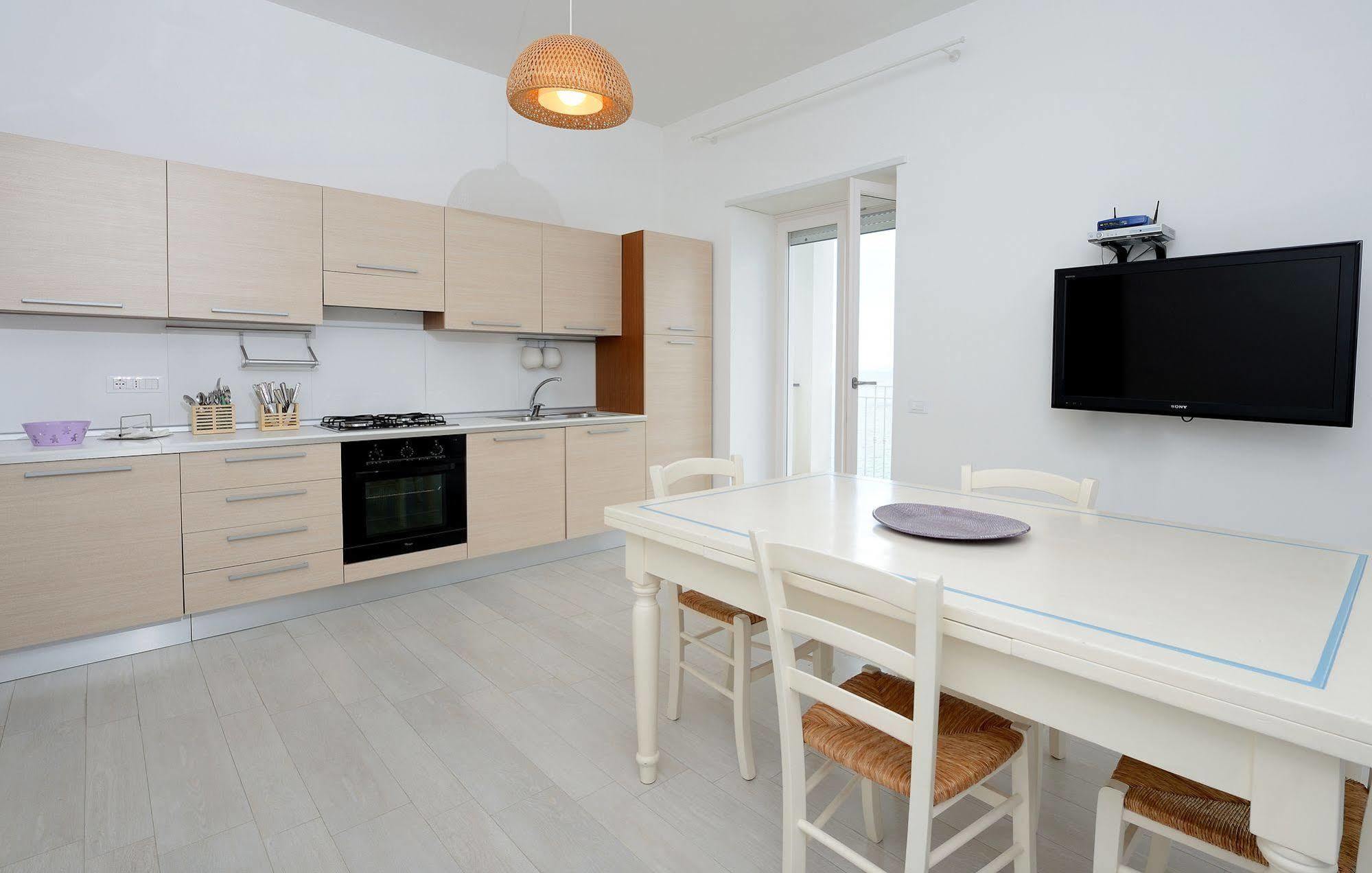 Residence Due Torri Майори Екстериор снимка