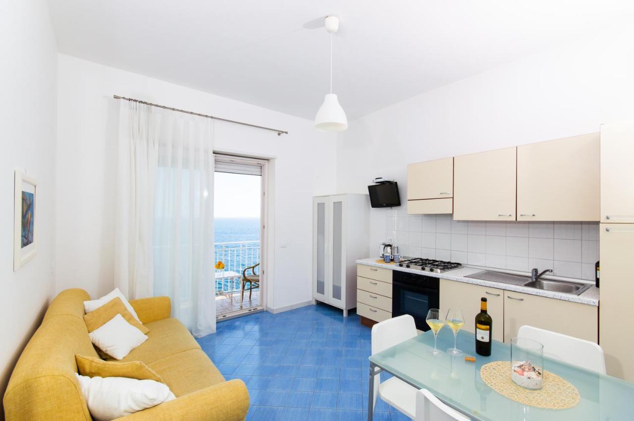 Residence Due Torri Майори Екстериор снимка